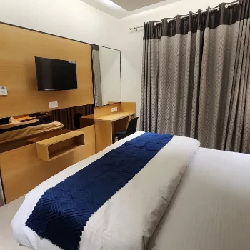 SUPERIOR QUEEN ROOM in Varanasi — SOMNATH PALACE SOMNATH PALACE D54/16-L Somnath Puram Colony,Jaddumandi, Aurangabad Rd, Kamlapati Tripathi Nagar Colony, Luxa, Varanasi, Uttar Pradesh 221010, India