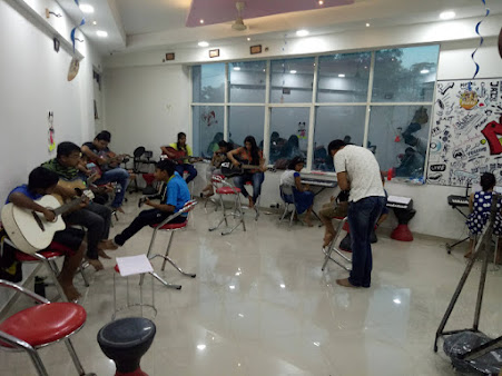 Master the Guitar with Expert | Musiholix Music Classes And Instrument Store | D WING 101,Siddhi Nisarg Housing Society, Bhumkar Nagar, Wakad, Pimpri-Chinchwad, Maharashtra 411057