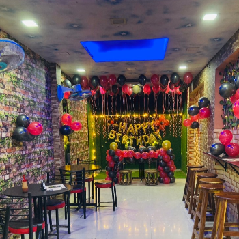 celebration Area Indoor Delicious Cafe & Restro Opposite Ganesh Mandir, Betab Gents Parlour, Freeganj, Mari Mata Square 452015