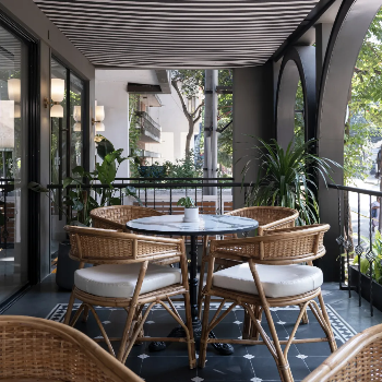 Indoor and Outdoor Dining Delicious Cafe & Restro Opposite Ganesh Mandir, Betab Gents Parlour, Freeganj, Mari Mata Square 452015
