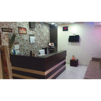 24/7 RECEPTIONIST | DHWAJ PALACE | 125/2 Narmada Marg, Maheshwar, Madhya Pradesh 451224, India