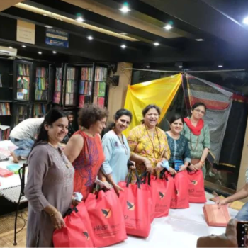 Happy Customers | M/S.HANSHA HANDLOOM | Kalidas Marg, Kila Road, Maheshwar, Madhya Pradesh 451224, India