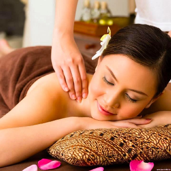 Body Massage | Wisteria Beauty Salon & Spa | Shop No. 8A, Ratnmala Complex, Near Tanaji Chauk, Stand, Kothrud, Pune, Maharashtra 411038, India