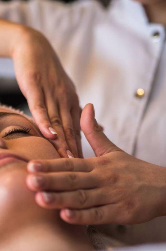 Pro Skin Sensitive/ Soothing Facials | ALLURA FAMILY UNISEX SALON | GRGR+GV2, Fergusson College Rd, Beside Of Airtel Store, Opposite Side Of IDBI Bank, Sud Nagar, Shivajinagar, Pune, Maharashtra 411004, India